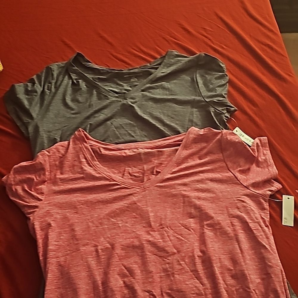Amazon Essentials active tshirts. Two pack - Picture 2 of 6